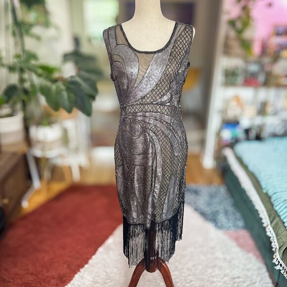 Unique Vintage 1920s Annecy Flapper Dress – Beige, Silver & Black Size L (10–12) - Picture 2 of 9